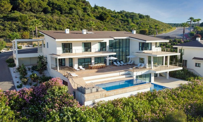 Sotogrande Villa | Spectacular luxurious villa with panoramic views