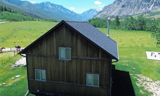Roscoe Cabin | Spectacular Mountain Cabin in the heart of East Rosebud Mountains