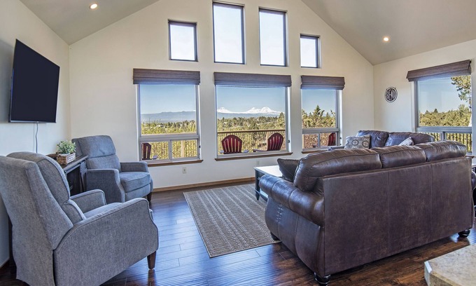 Bend House | Spectacular Mountain Views Just Outside of Bend