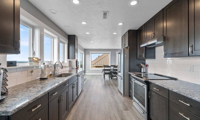 Rockaway Beach House | Spectacular ocean views including Twin Rocks & Neahkahnie mountain.