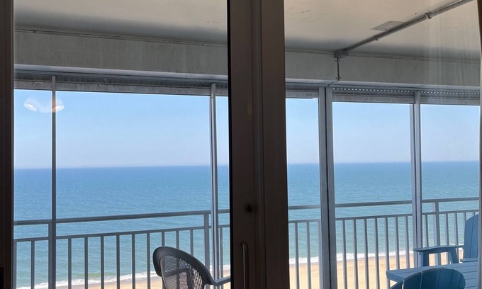 North Ocean City Condo | Spectacular Ocean & Bay Views - Carousel Resort - Unit 14O2 - 3BR 2 BA