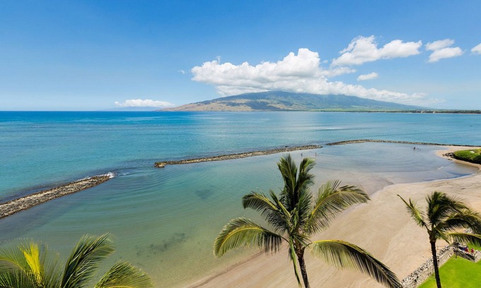Kihei Condo | Spectacular Ocean Front location! Everything a Beach vacation should be! AC!