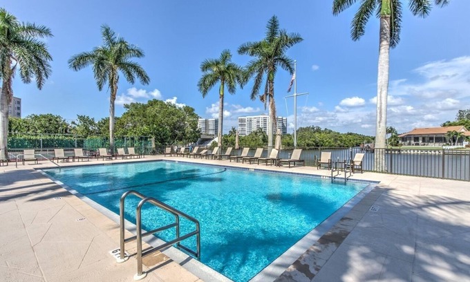 Vanderbilt Beach Apartment | Spectacular penthouse end unit!