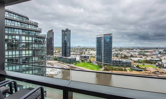 Docklands Apartment | Spectacular River and Beach Views