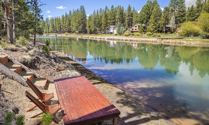 Oregon Water Wonderland House | Spectacular River Front Access, Hot Tub, Ping Pong, South of Sunriver Resort