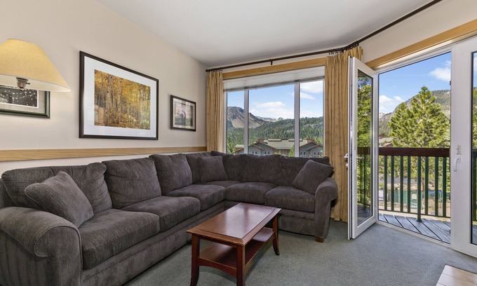Mammoth Lakes Condo | Spectacular Ski-in/Ski-out Condo with 5-Star Appeal