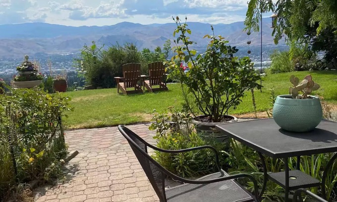 East Wenatchee Apartment | Spectacular skyline, river views from lovely yard. Bright and beautiful space.