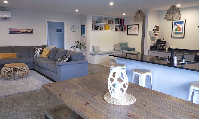 Gisborne House | Spectacular Sponge Bay