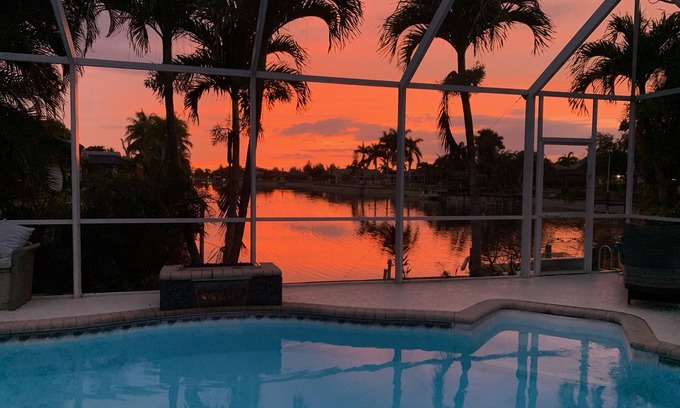 Caloosahatchee House | Spectacular Sunsets with Waterfront Views
