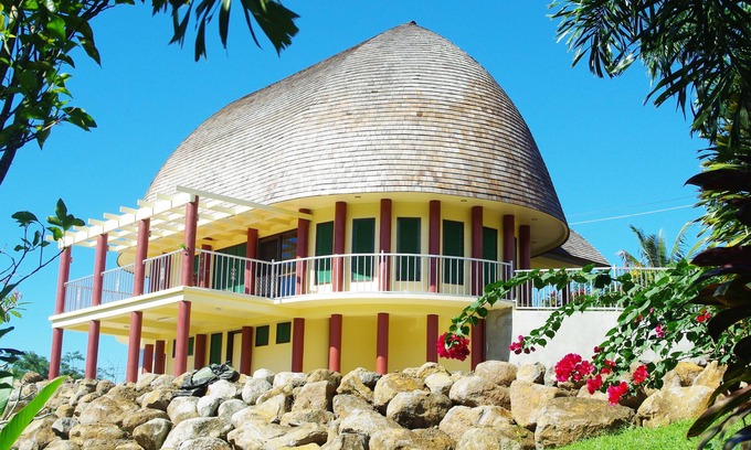 Apia House | Spectacular traditional FALE hidden in the Highlands above Apia