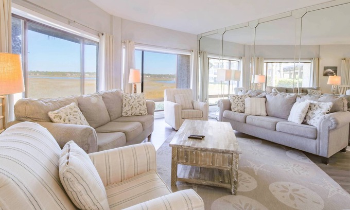 Palmetto Dunes Condo | Spectacular Views Await You - Clean and Comfortable Shelter Cove Oasis - Walk to Shops/Dining/Marina