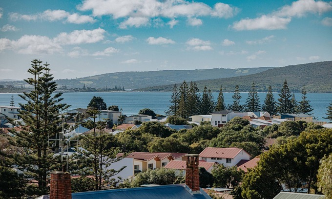 Mount Clarence House | Spectacular views, charming cottage | Pinnaroo