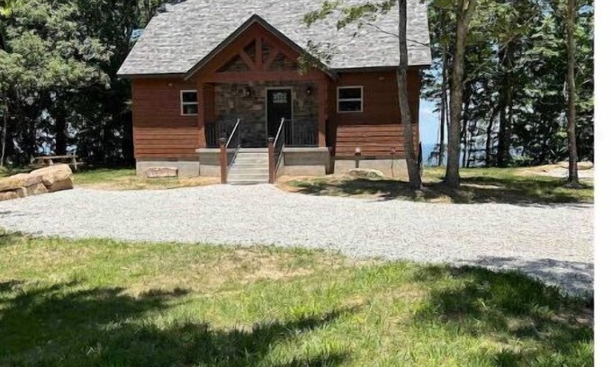 Jasper Cabin | Spectacular View of Arkansas Grand Canyon, Sleeps 8 “No Pets Allowed “
