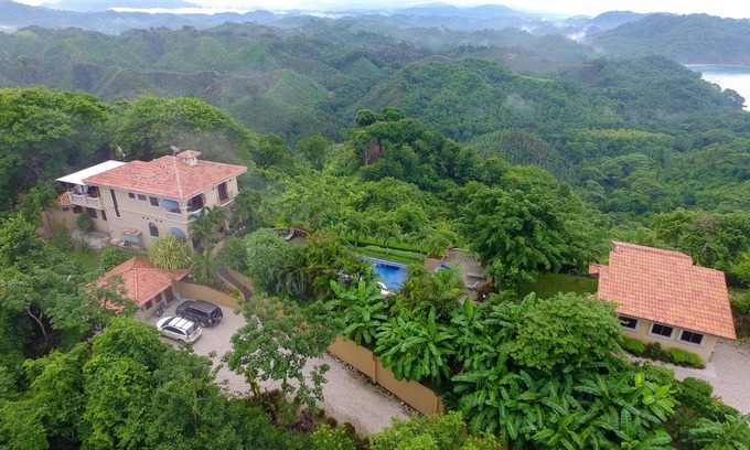Barco Quebrado Villa | Spectacular Views Overlooking the Pacific.