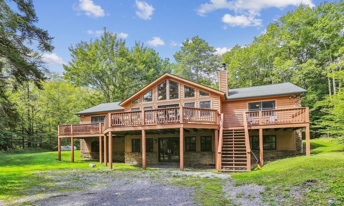 Canaan Heights House | Spectacular views! Spectacular lodging! Welcome to Yeti's Den!