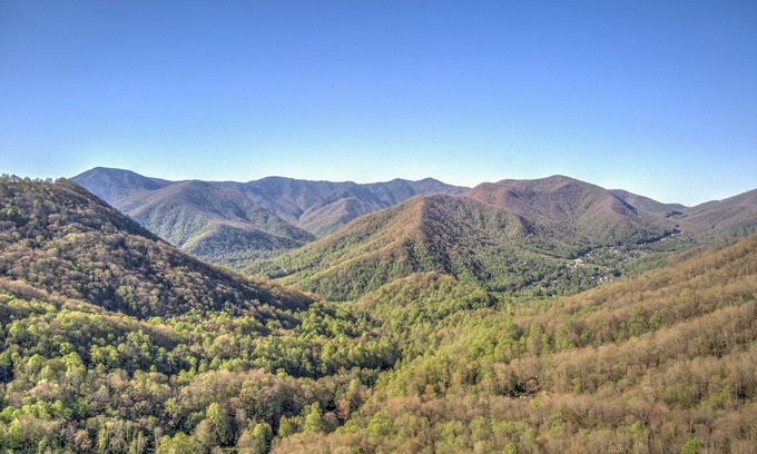 Cataloochee Ranch House | Spectacular Views, Privacy and Hot Tub