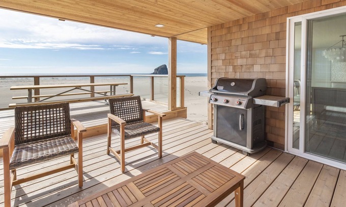 Kiwanda Shores House | Spectacular Views from this Beachfront Home literally Steps to the Sand!