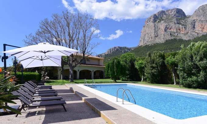 Polop House | Spectacular villa with Jacuzzi, in avocado estate, capacity for 19 people