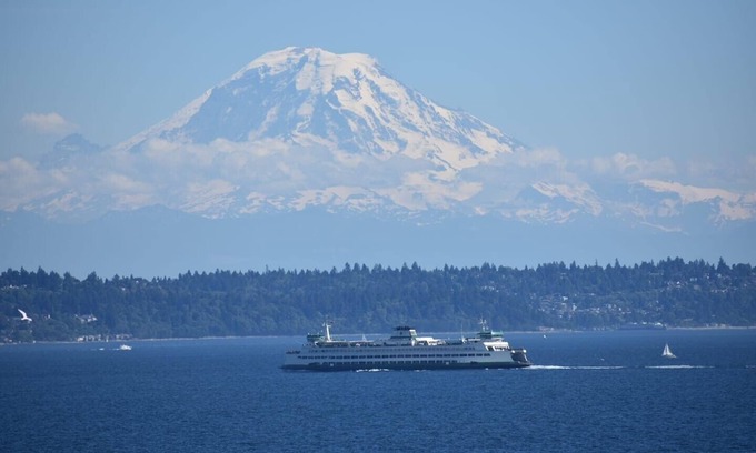 Bainbridge Island House | Spectacular waterfront Bainbridge Island Home. Breathtaking views!