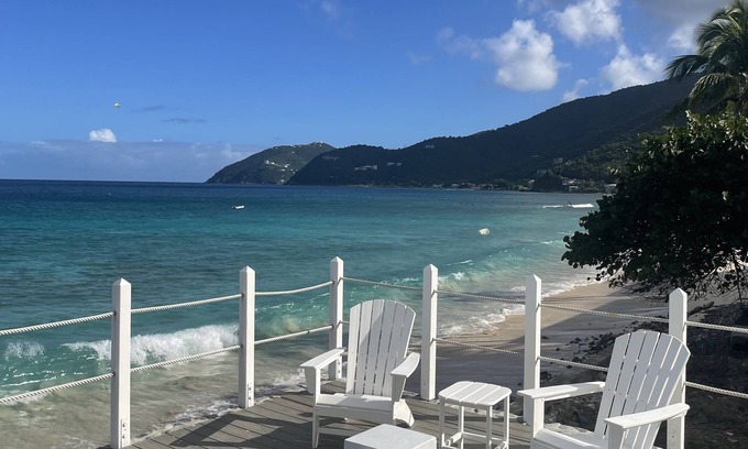 West End Condo | Spectacularly situated beachfront Apple Tide @ The Tides at Little Apple Bay