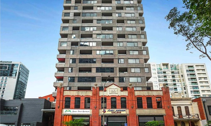Melbourne Central Business District Apartment | Spencer Street Apartments