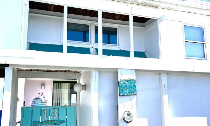 Rehoboth by the Sea House | Spend a fun, fabulous week at this wonderful, colorful, oceanfront townhouse!