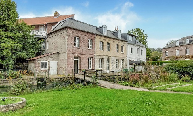 Martin-Eglise House | Spend a wonderful vacation in a comfortable vacation home with historical flair.