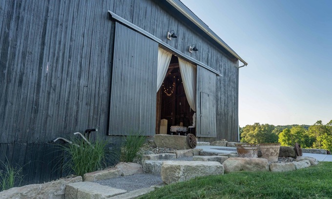 Pomeroy House | Spend some time in a lovely pre-civil war barn!