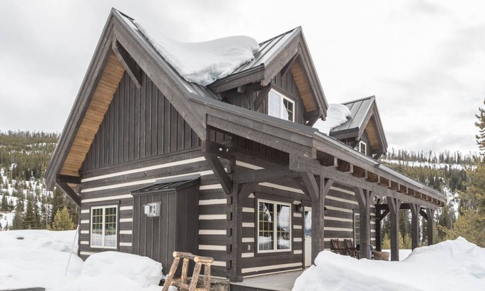 Big Sky House | Spend Summer in Big Sky! Private Mountain Haven with Sweeping Views, and Hot Tub