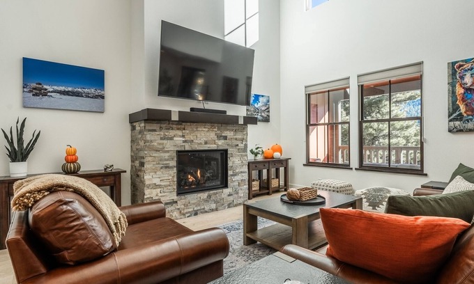 Mammoth Lakes House | Spend Summer with us at Mammoth Lakes! Townhome with Private Hot Tub, Grill, and Gaming System!