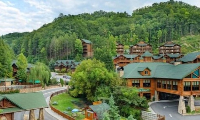 Cartersville Condo | Spend the 4th in the Smokies. Top of mountain view to downtown fireworks.