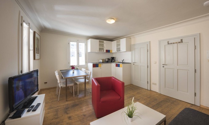 Weimar Apartment | Spend the night in the historic Eckermannhaus in Weimar - Bauhaus apartment