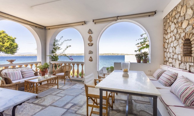 Spetses Villa | Spetses, traditional villa on the waterfront - beach