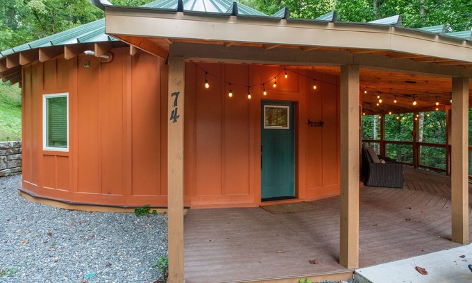 Cherokee Cabin | Spicewood, Luxury 2BD 2BA Yurt w/Hot Tub in Scenic Deep Creek area of WNC