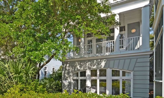 Seaside House | Spin Echo Cottage: Crisp & Bright, 2 Bedroom Cottage, Sleeps 4 in Seaside FL!