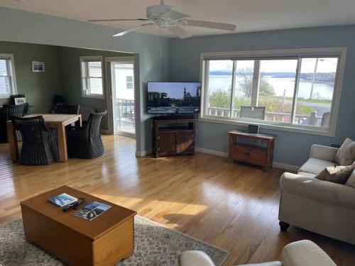 Eastport Apartment | Spindrift