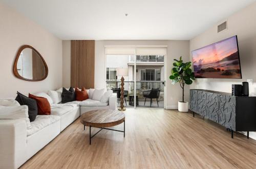 Venice Apartment | Spinel Stay - Charming 2BR Retreat Zen Garden Views Central