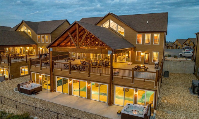 Kimberling City Cabin | Splash Mountain Mansion: The Dream Family Getaway!