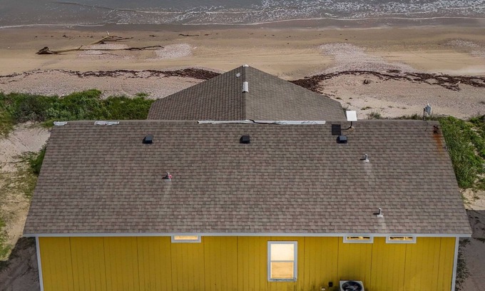 Port Bolivar House | Splash Spacious 3BD 3bath Beachfront! Steps to Beach!