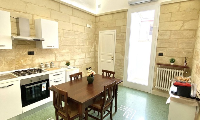 Lecce Apartment | [Splendid and typical] Fast Wi-fi & Easy parking
