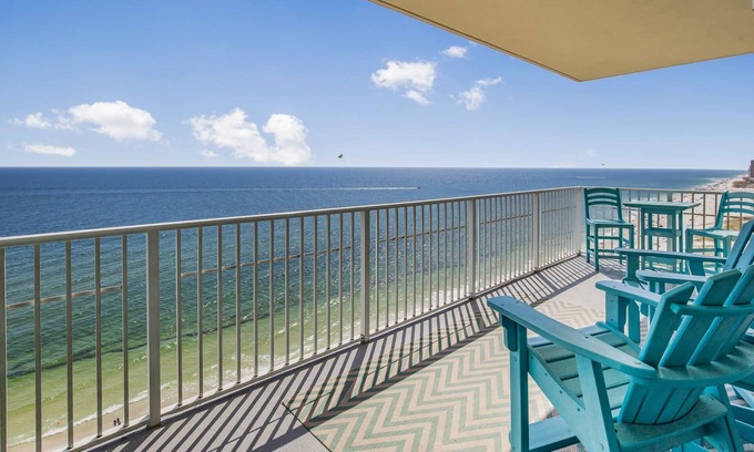 Gulf Shores Condo | Splendid condo on sands of Gulf Shores with pools