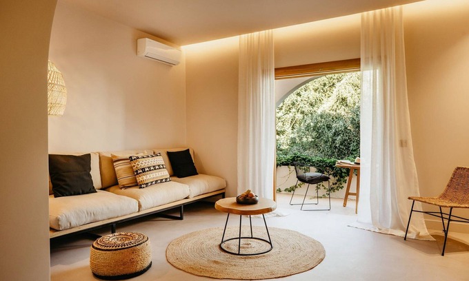 Agios Nikolaos Villa | Splendid Crete Hotel | Suite Natural | Prime Location | Private Balcony |.