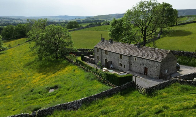 Skipton Cottage | Splendid detached stone barn conversion in a peaceful setting -Yorkshire Dales