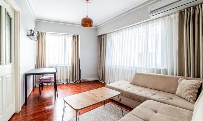 Osmanbey Apartment | Splendid Flat in Nisantasi with Central Location