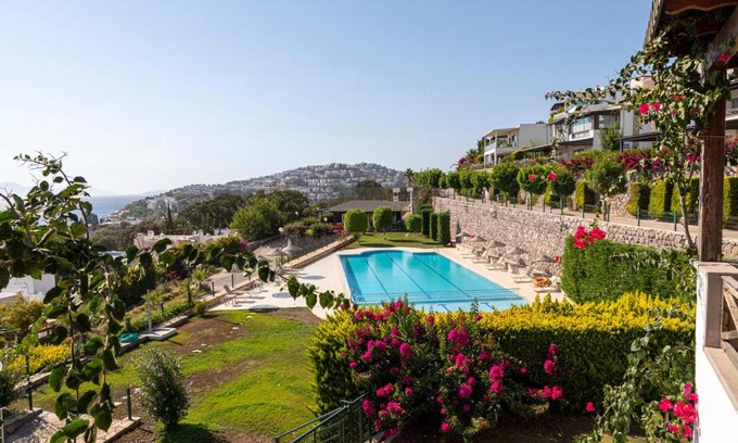 Kadıkale Apartment | Splendid House with Sea View and Shared Pool in Bodrum