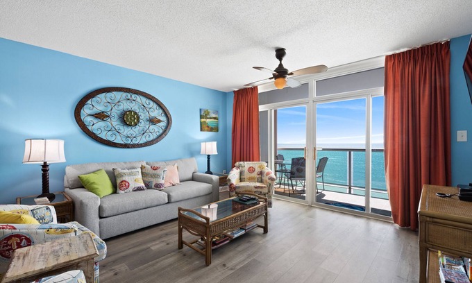 Crescent Beach Condo | Splendid oceanfront retreat in a family resort + Free Attraction Tickets!