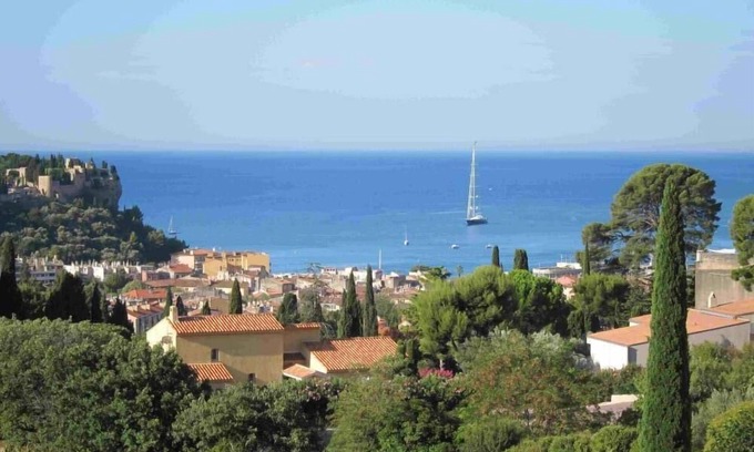 Cassis Apartment | Splendid studio in Cassis within a charming property located 600m away from port