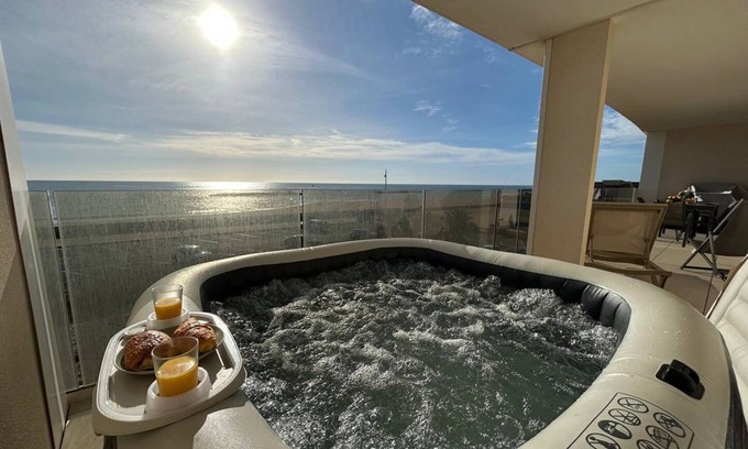 Valras-Plage Apartment | Splendid T2 sea view Valras-Plage!