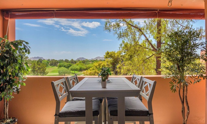 Paradise Valley Village Condo | Splendid Top Floor Condo. Spectacular Views! Fantastic Neighborhood!