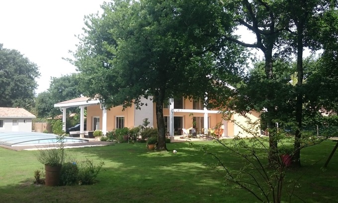 Gujan-Mestras Villa | Splendid villa in peace with swimming pool on big ground sported